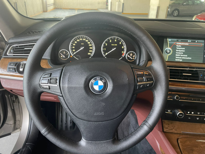 BMW 730i