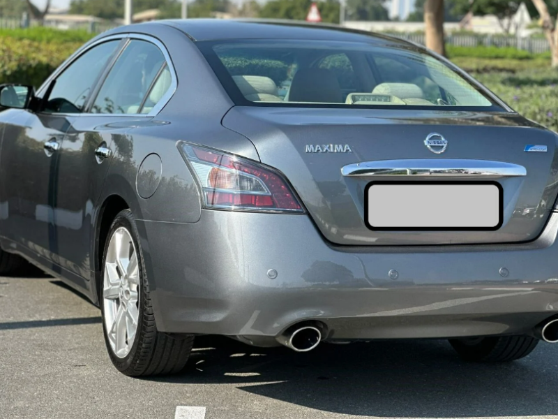 NISSAN MAXIMA